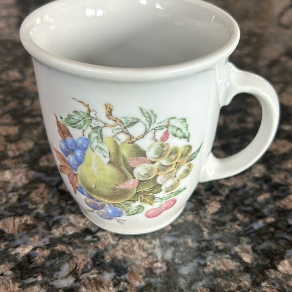 NAA4 BY NAAMAN ISRAEL VINTAGE-COFFEE  MUG PEAR FRUIT DESIGN